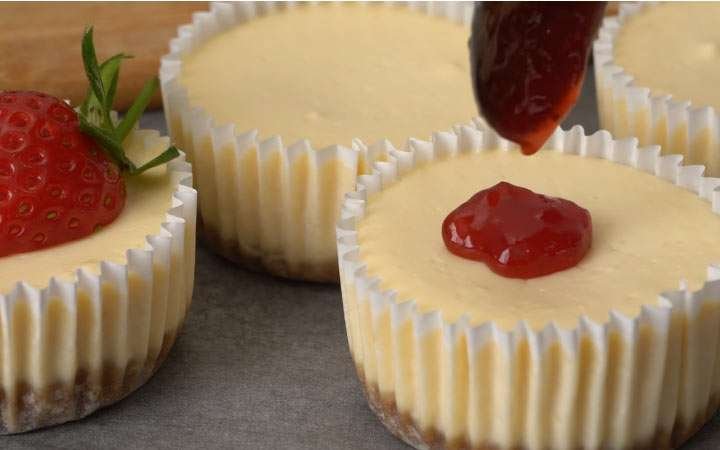 Receta Mini cheesecake de frutos rojos paso 7