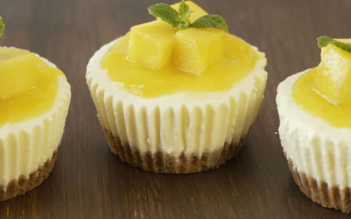 Receta Mini Cheesecakes de Mango sin horno fácil